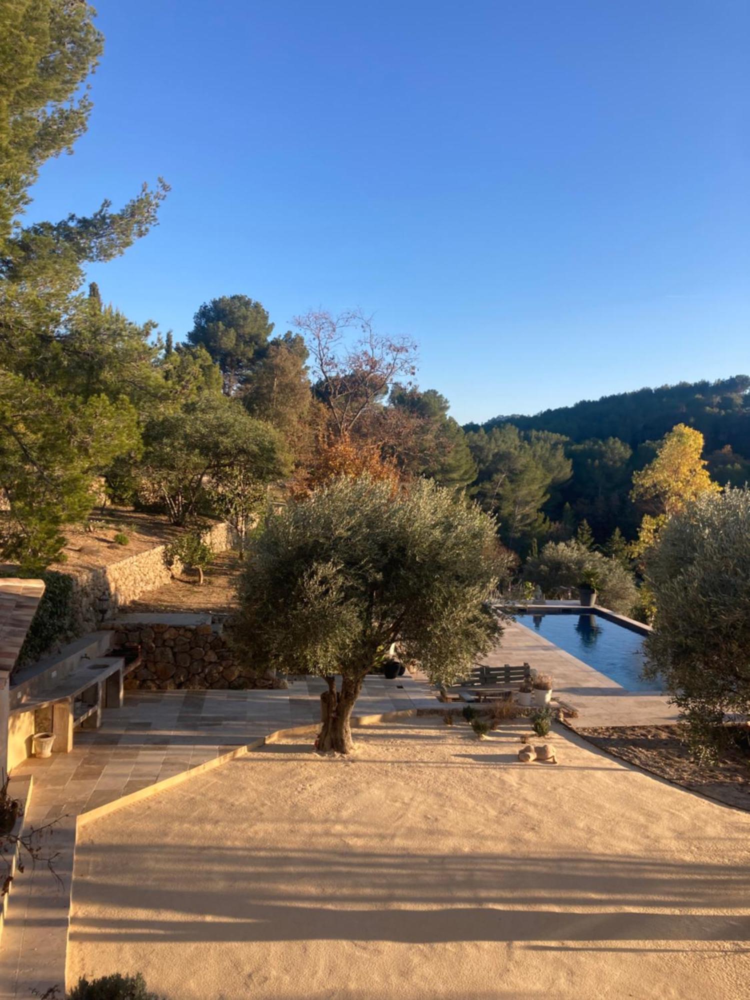 Castel'lodge Le Beausset Exterior foto